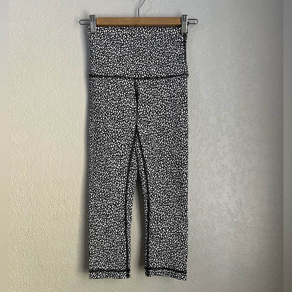 Lululemon Athletica Black White Abstract Wunder Under Tight Leggings size 4
